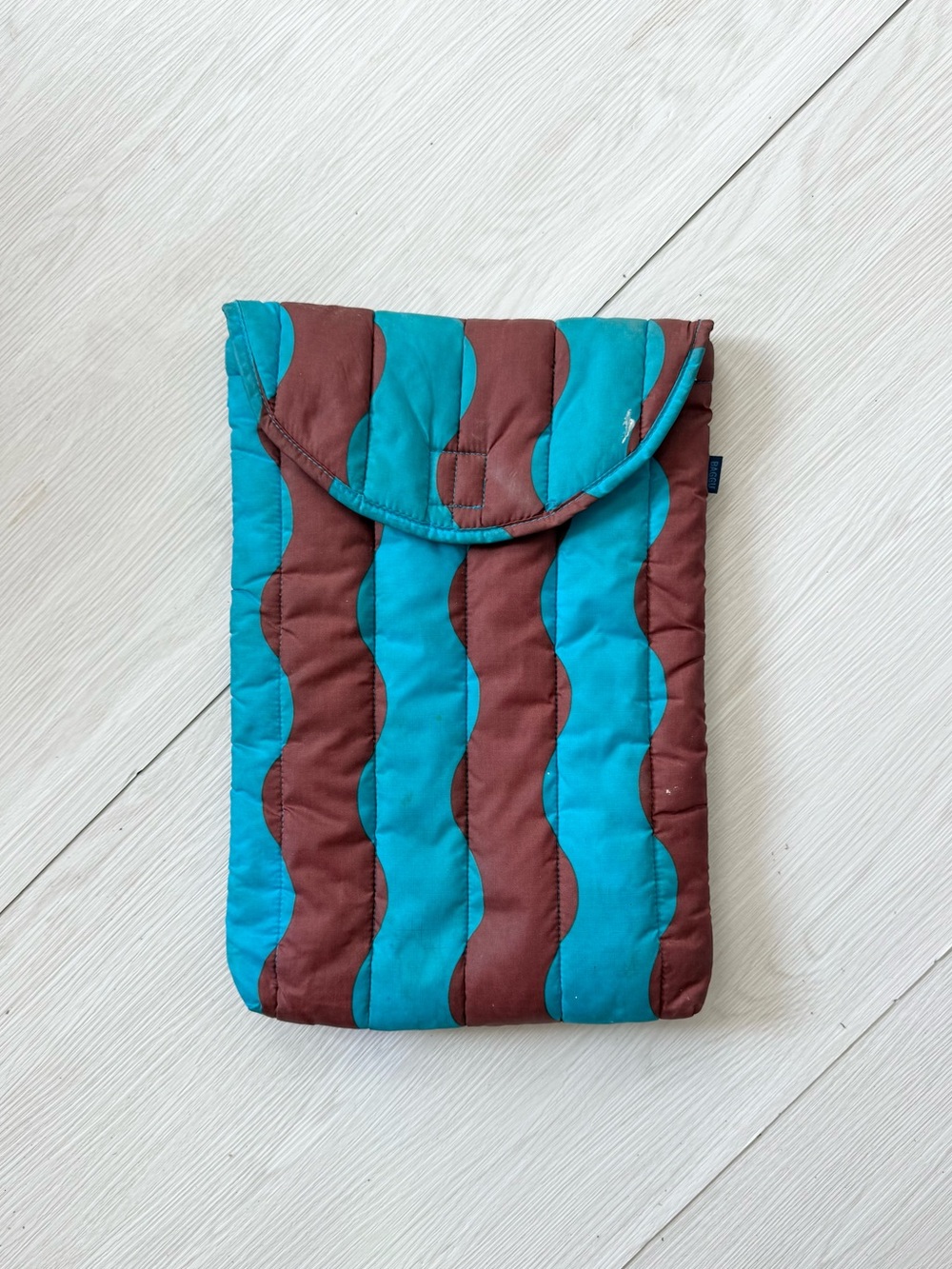 rare baggu wavy stripe puffy laptop sleeve 13”/14” ✧